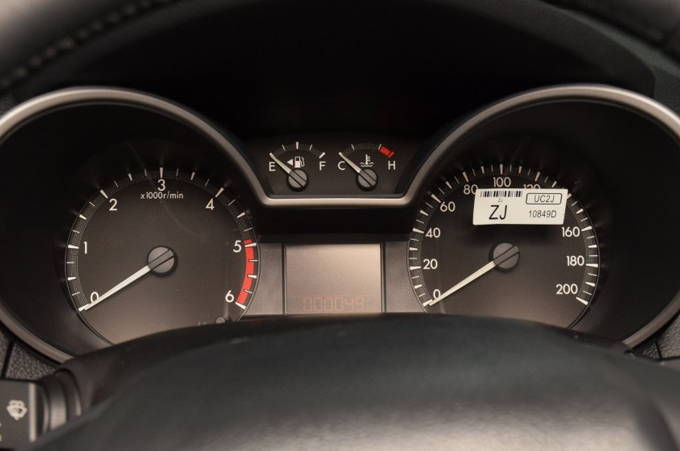 Bảng táp-lô đơn giản trên Mazda BT-50 2.2L