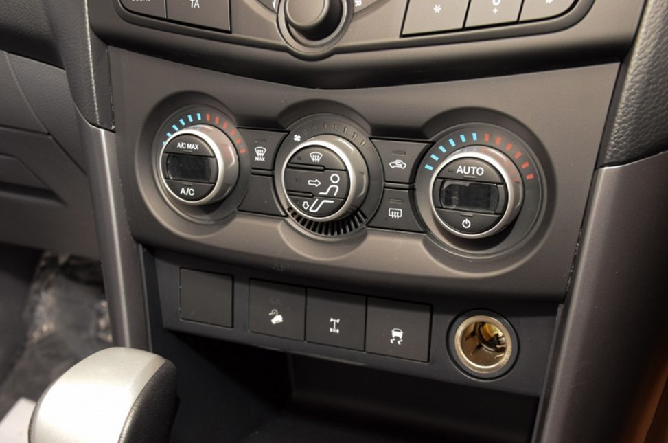 Tiện nghi điều hòa 2 vùng trên Mazda BT-50 2.2L