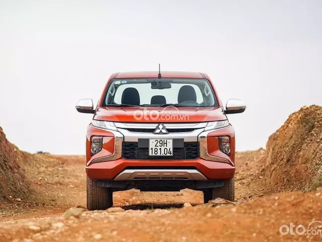 Mitsubishi Triton 2019 màu cam
