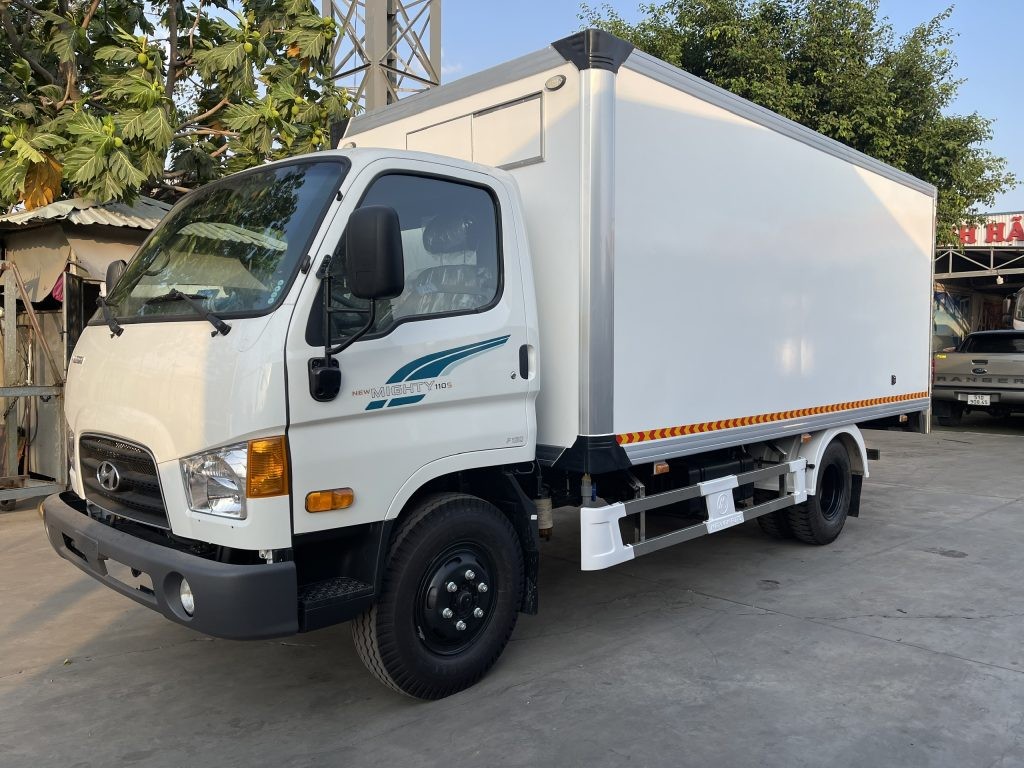 Camião Hyundai com toldo, uma solução de transporte flexível e económica