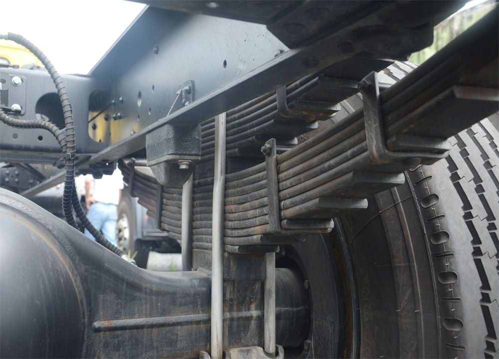 Suspension à lames à 2 niveaux du camion Dongfeng 8 tonnes