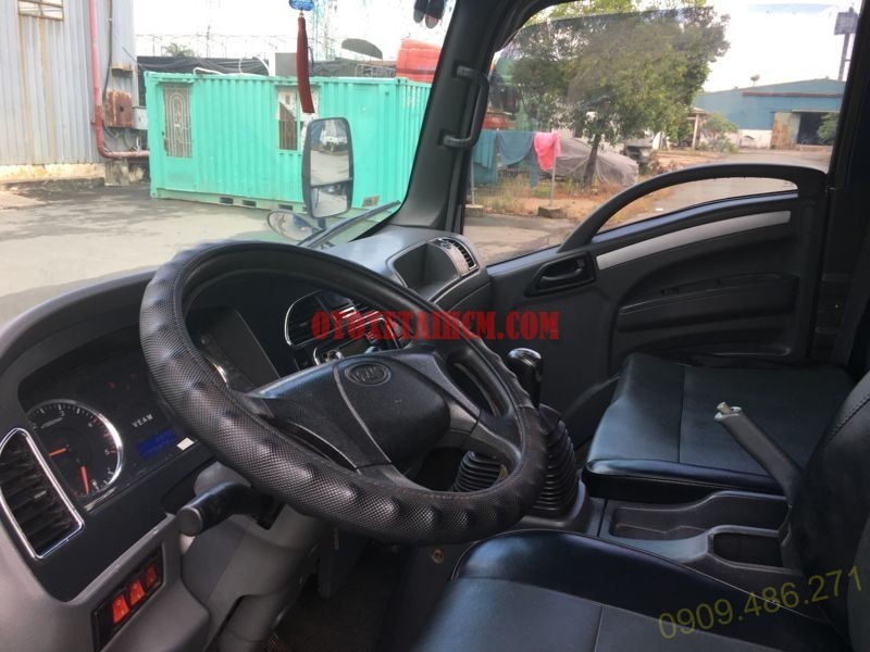 alt text: Nội thất xe tải Veam 3t5 cũ