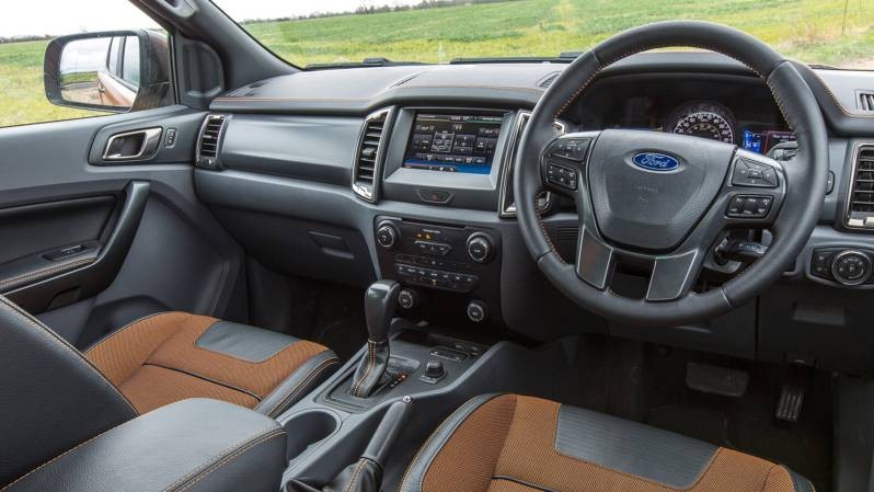 Nội thất rộng rãi Ford Ranger 2018