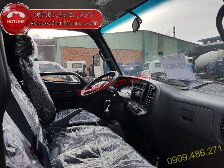 Interni della cabina di un camion Hyundai 2.4 tonnellate