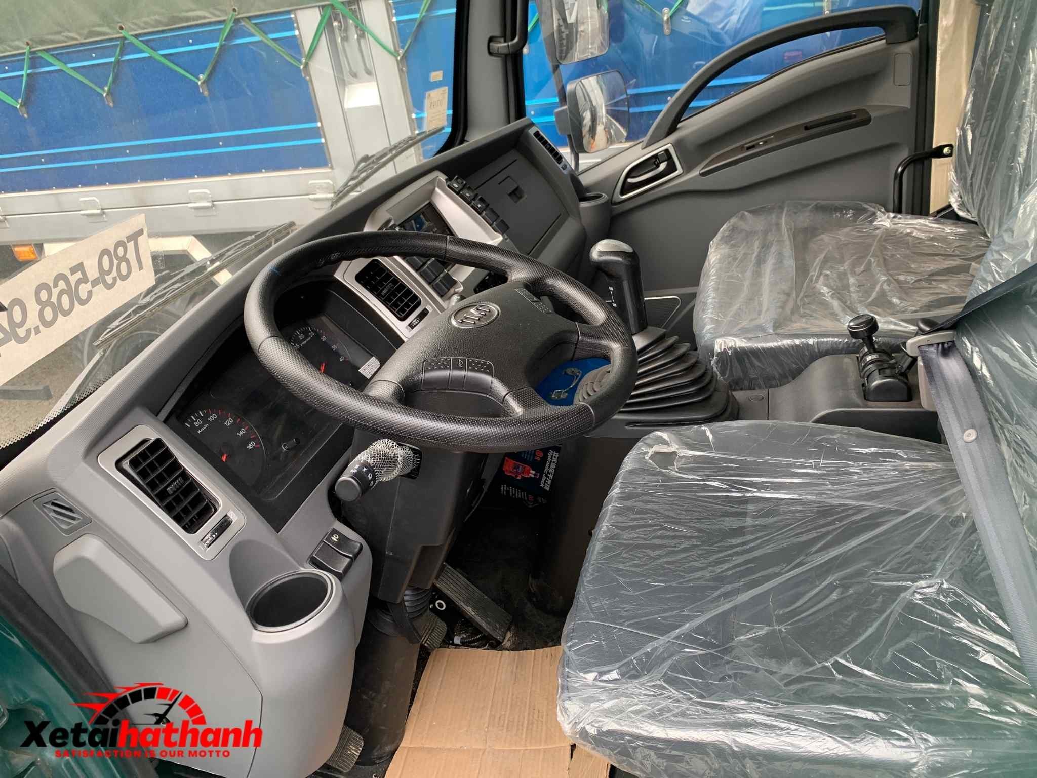 Intérieur spacieux du camion benne TMT 5 tonnes