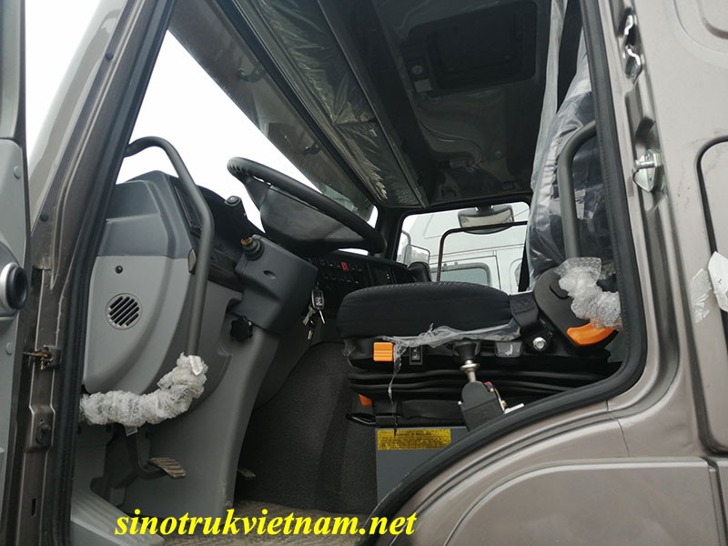 Ná»™i tháº¥t xe Howo 4 chÃ¢n