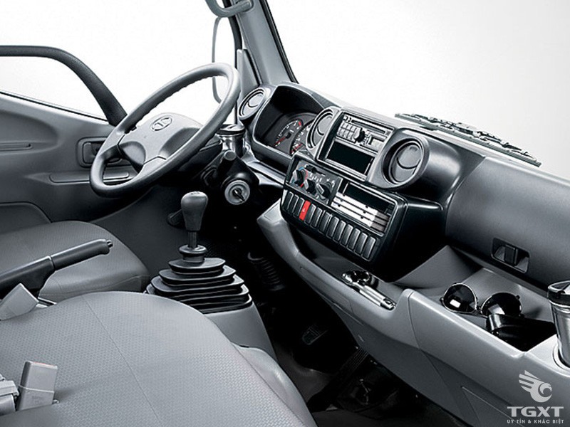 Interior do camião Hino FG