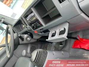 Bảng điều khiển trung tâm xe tải Isuzu 1t9 dễ sử dụng