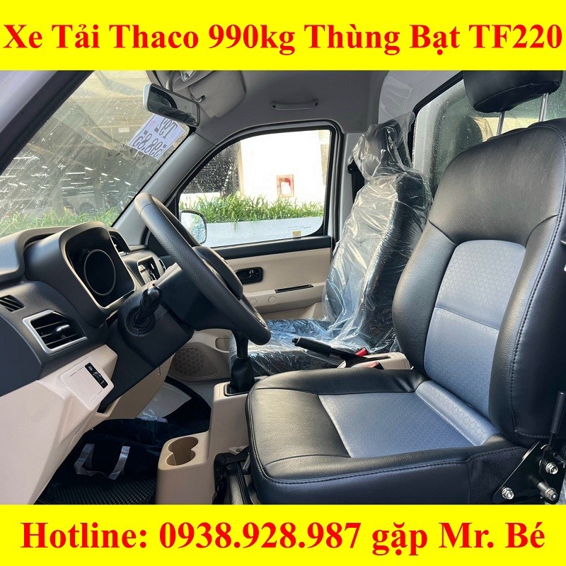 Thaco TF220の運転席