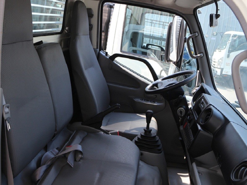 nội thất xe tải hino xzu650l thùng mui bạt 1.9 tấn