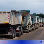 Xe tải ben chở vật liệu xây dựng