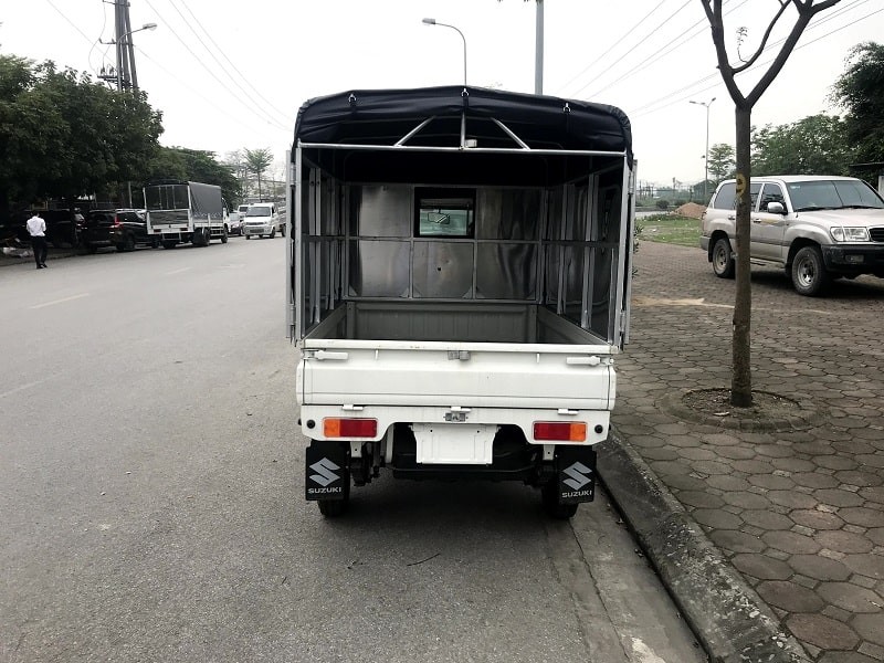 Camion Suzuki 500kg avec une bâche