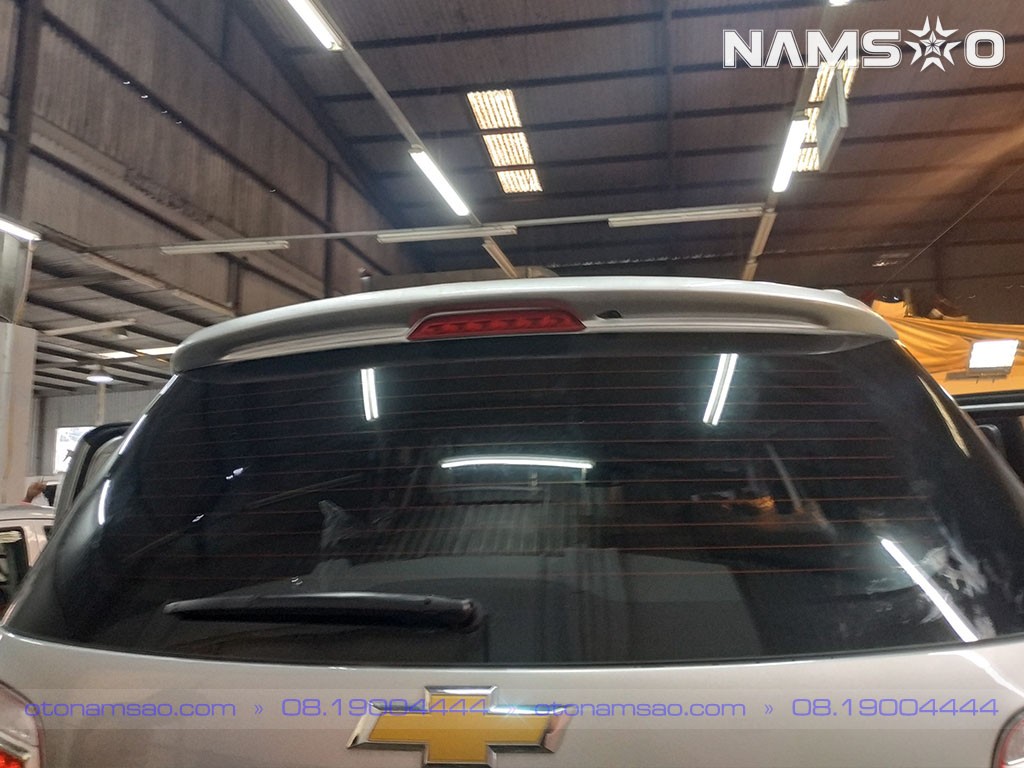 Lắp đặt đuôi gió cho xe Chevrolet Trailblazer tại xưởng độ xe