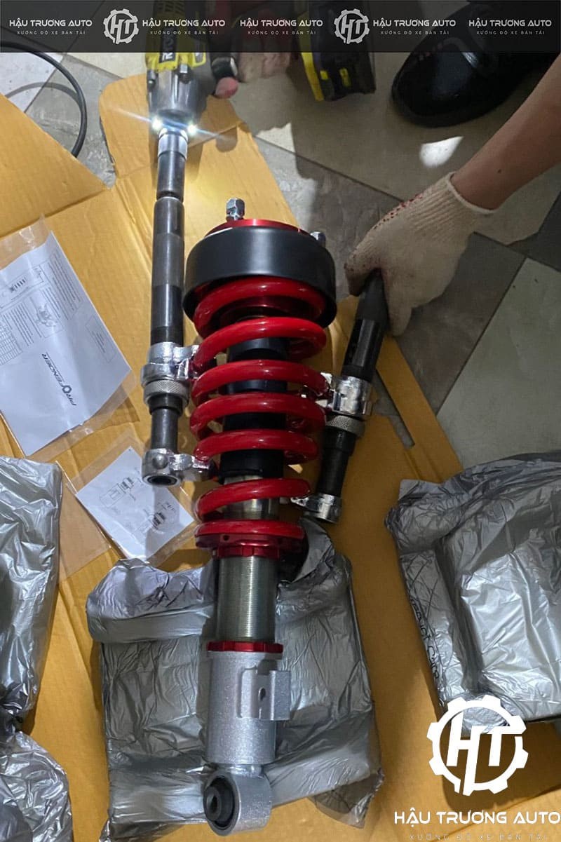 Cấu tạo chi tiết của phuộc nhún YSS xe tải, với piston lớn và hệ thống giảm chấn hiện đại
