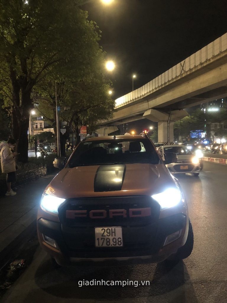 Ford Ranger Wildtrak 3.2 nhận xe tại Royal City