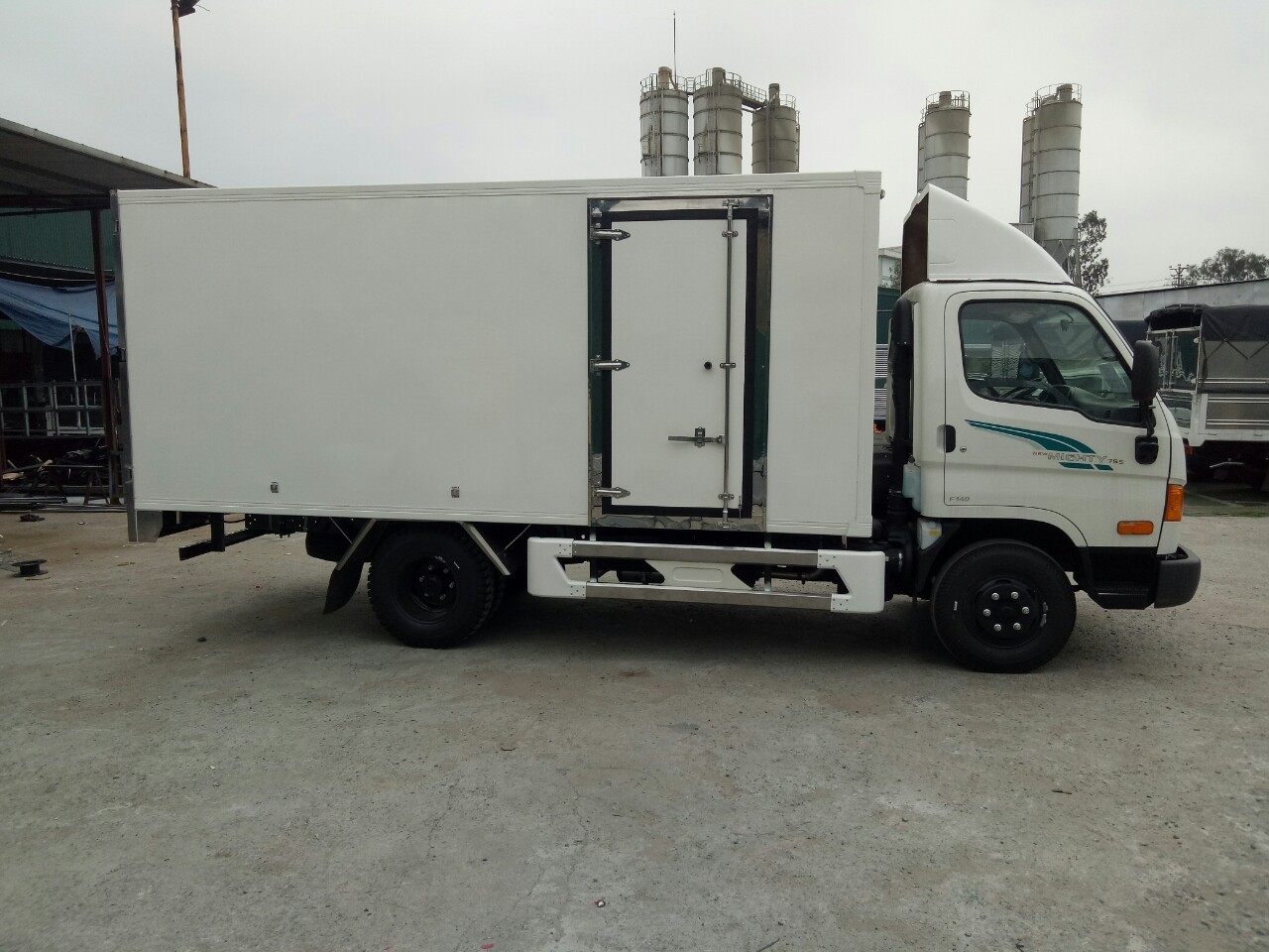 Xe tải Hyundai 75S thùng kín Inox và Composite tại đại lý xe tải chuyên dụng Xe Tải Mỹ Đình