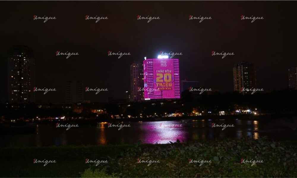 Quảng cáo Momo trên LED Building TNR Tower, thu hút giới trẻ với TVC bắt mắt