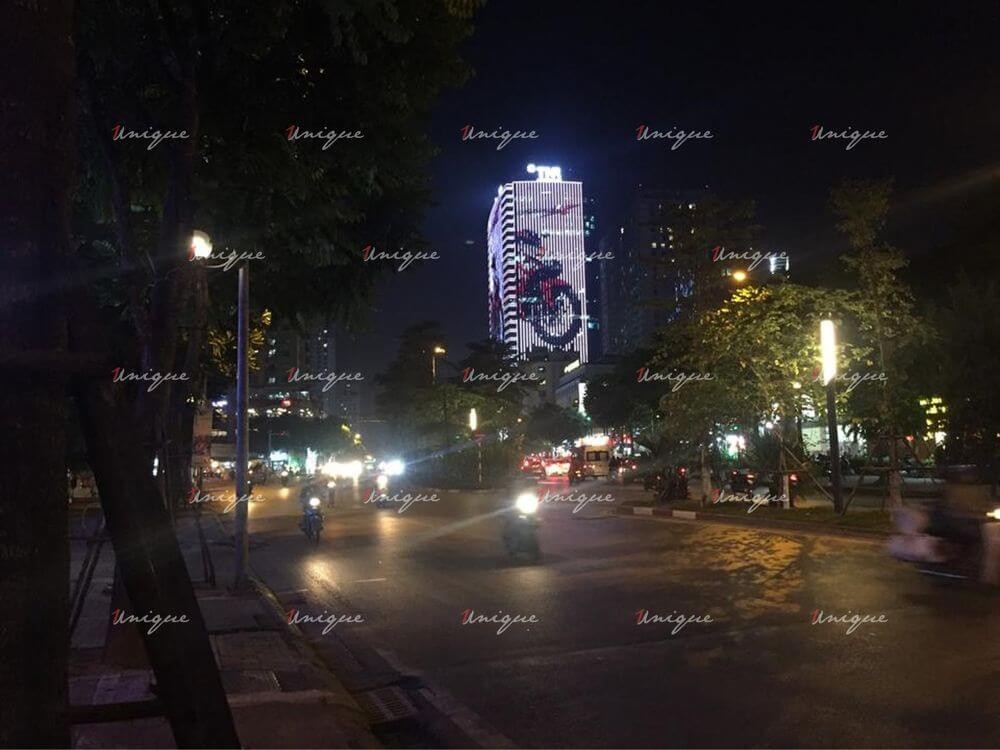 Màn hình LED quảng cáo TNR Tower hướng Kim Mã, tiếp cận lượng lớn xe cộ qua lại