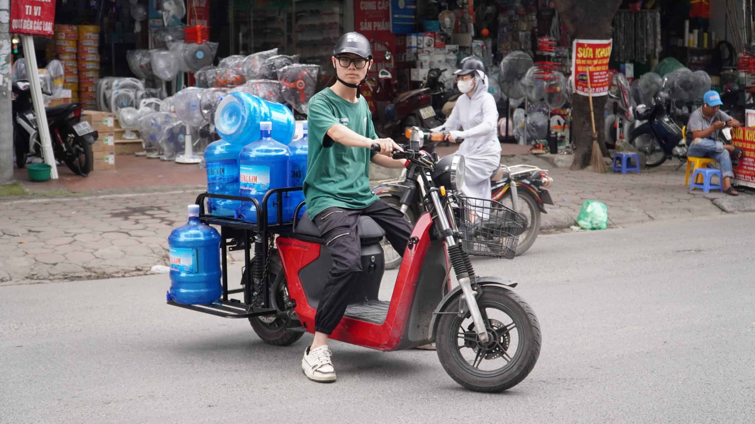 Xe tải nhỏ thùng lửng chở nước bình 20 lít