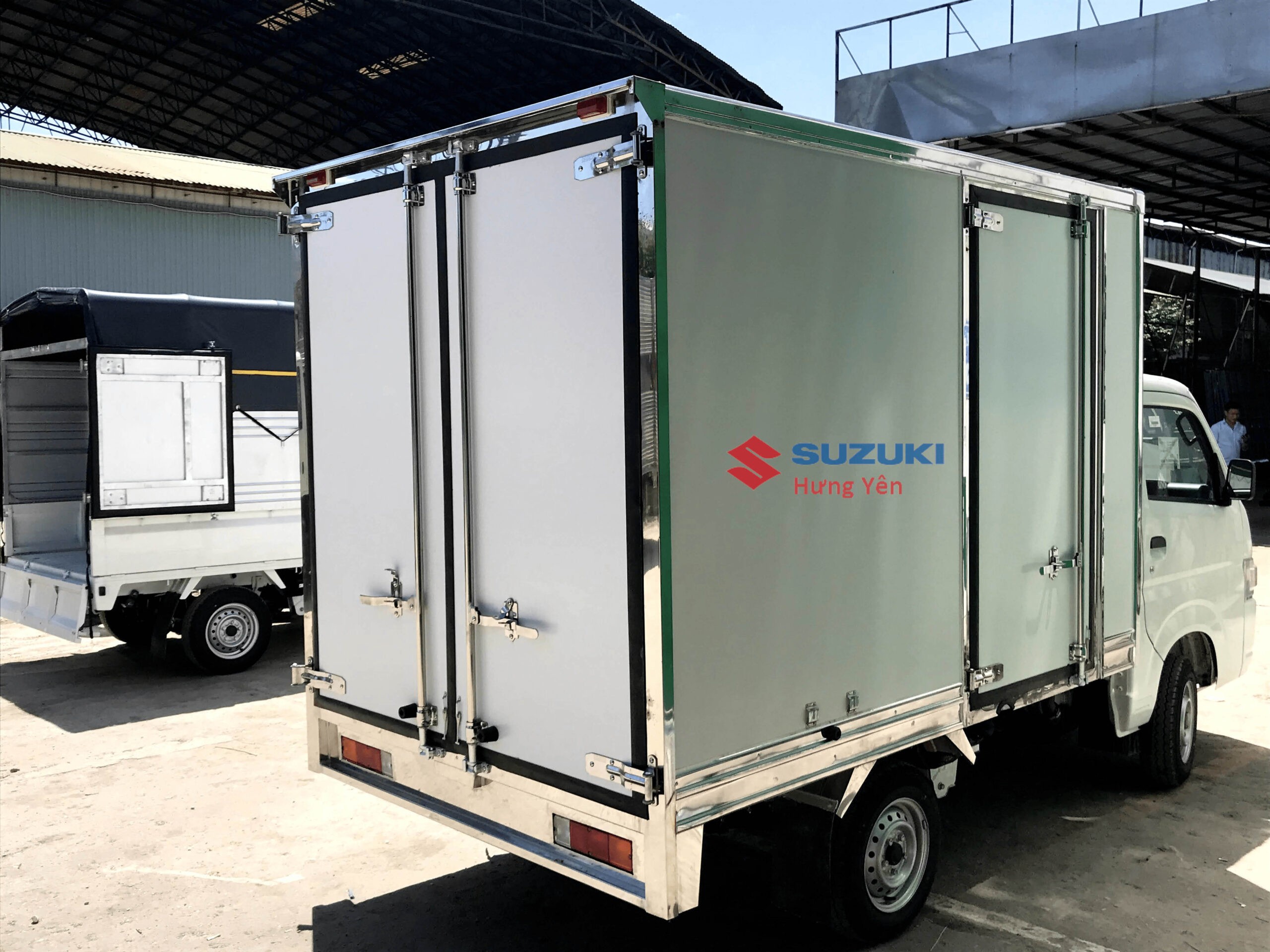 Hình ảnh xe tải Suzuki Carry Pro 750kg thùng kín