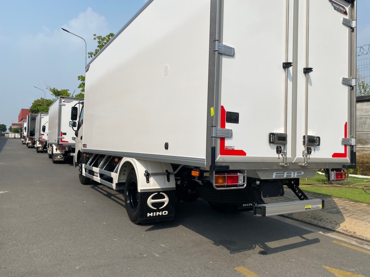 Dè chắn bùn xe tải Hino