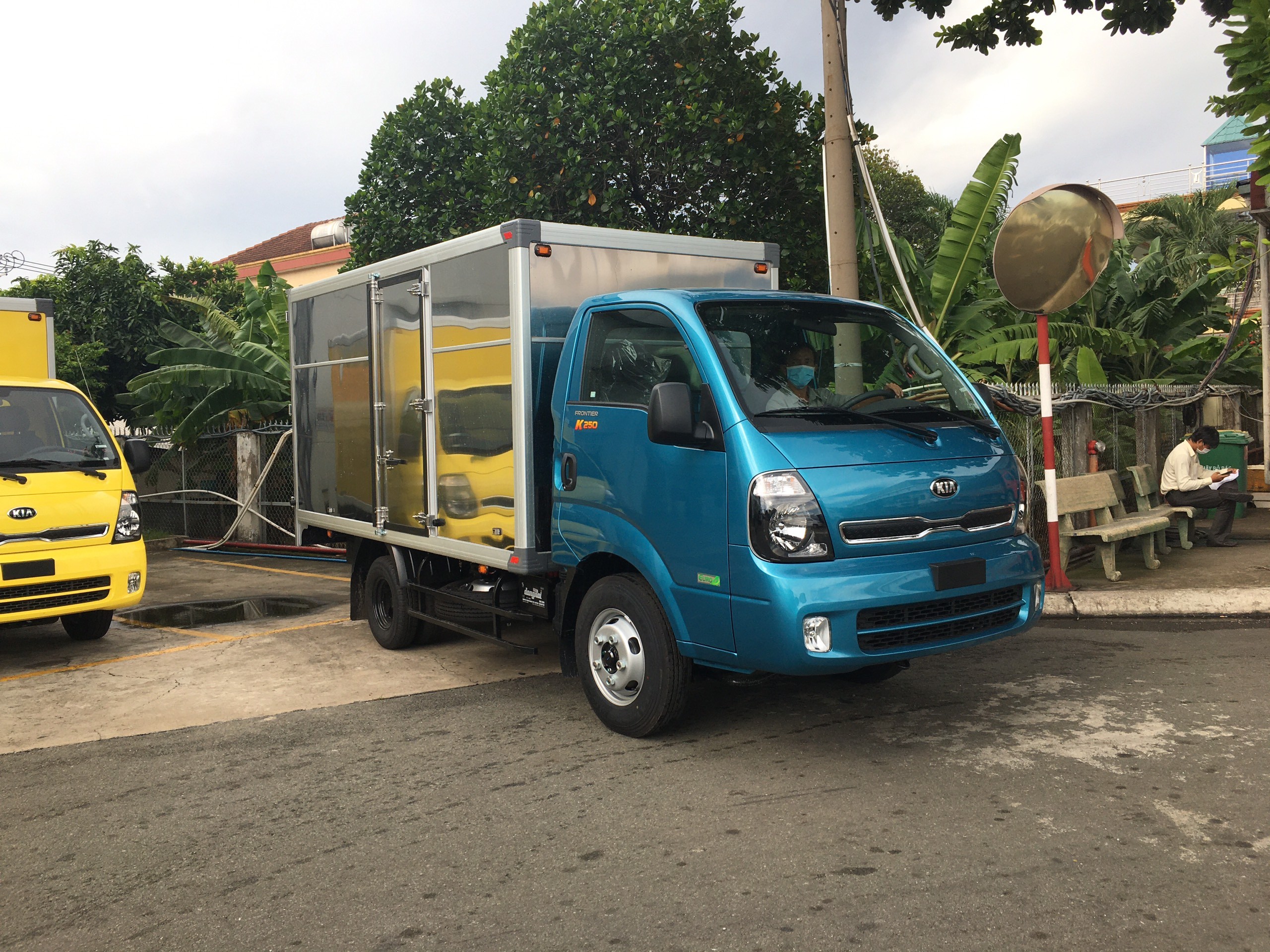 Thùng kín xe tải Kia K250