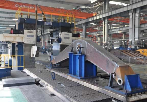 Sản xuất cần chính xe cuốc Komatsu, Changlin