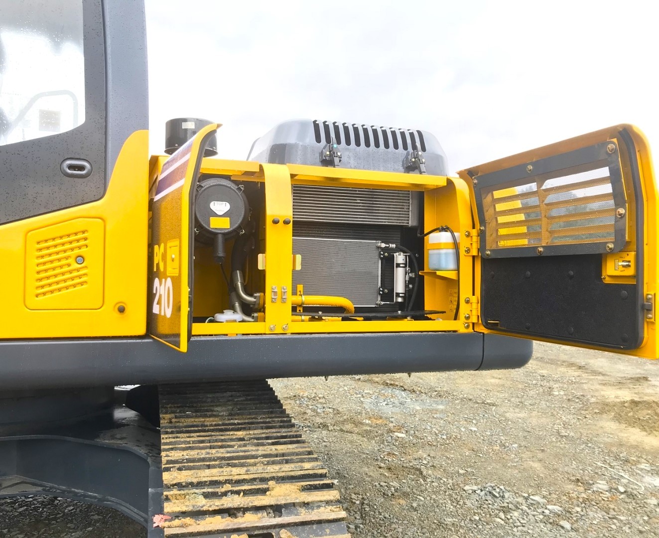 Thiết kế cabin xe cuốc Komatsu PC200-8 quen thuộc