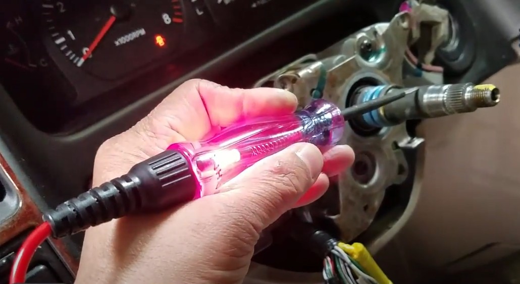 Checking the relay and battery when the horn does not sound
