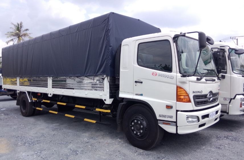 Xe tải chở hàng đa dạng tại Hà Nam