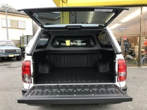 Ładunek na pace samochodu typu pickup taxi