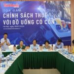 Các chuyên gia thảo luận về lộ trình tăng thuế tiêu thụ đặc biệt đối với đồ uống có cồn tại Hà Nội.