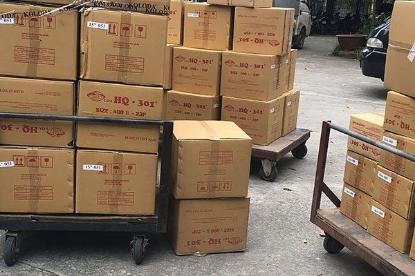 Xe tải vận chuyển hàng hóa