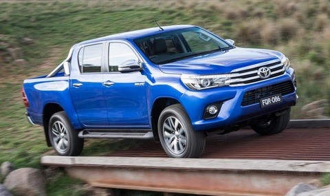 Nội thất xe bán tải Toyota Hilux 2008