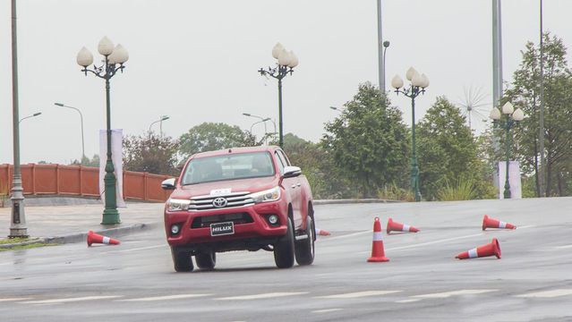 Análisis de la Toyota Hilux 2017: Un coche con bastantes ventajas en su segmento u98