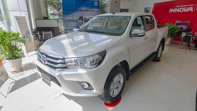 Đánh giá xe Toyota Hilux 2017: Bản nâng cấp chất lượng của thế hệ thứ 8 f1