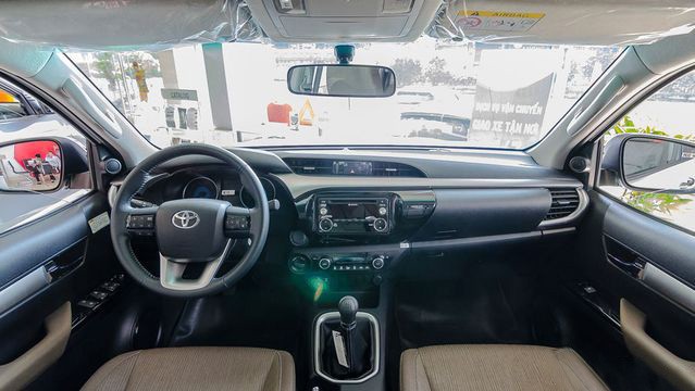 Análisis del interior de la Toyota Hilux 2017: Interior del coche suficiente t17