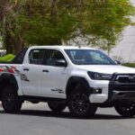 Toyota Hilux 2024 phiên bản nâng cấp gầm cao, sẵn sàng chinh phục mọi địa hình tại Việt Nam.
