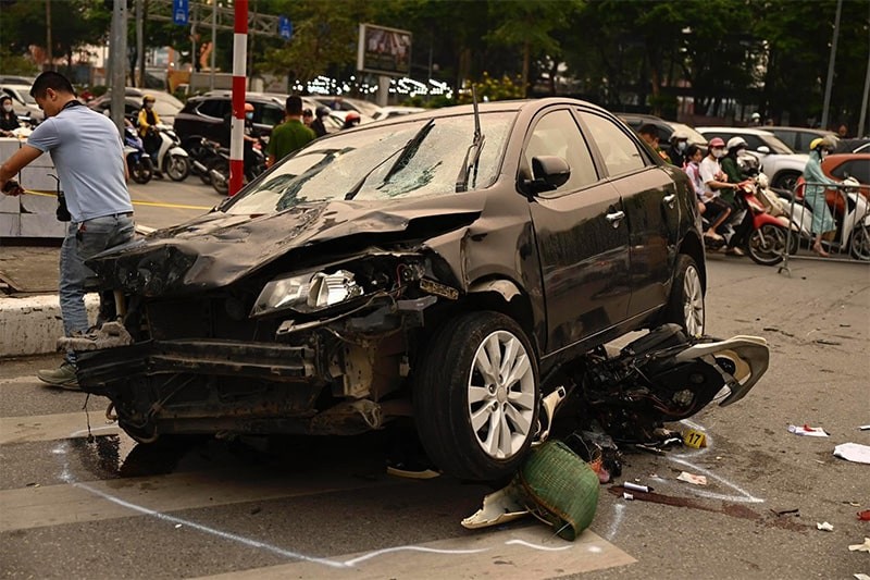 Trách nhiệm của xe ô tô khi bị xe máy đâm vào?