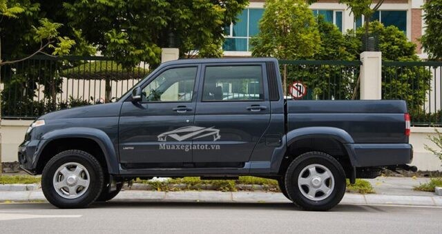 Xe bán tải UAZ Patriot Pickup cũ mạnh mẽ và hầm hố
