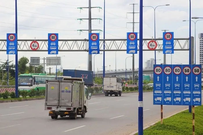 Xe tải nhỏ dưới 1.5 tấn không được phép đi vào làn đường dành riêng cho xe con từ ngày 1 tháng 7 năm 2020, theo quy định mới về phân loại phương tiện.