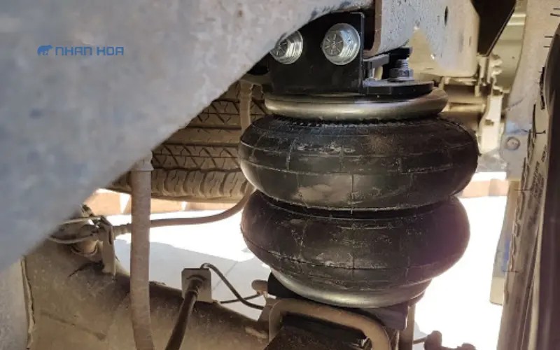 Nhược điểm của bóng hơi xe tải là giá thành cao và khó khăn trong việc sửa chữa