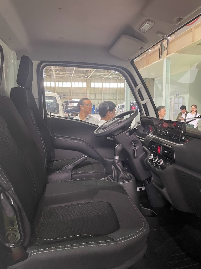 Cabin xe tải Veam S80 đẹp và tiện nghi, mang lại không gian làm việc thoải mái cho tài xế