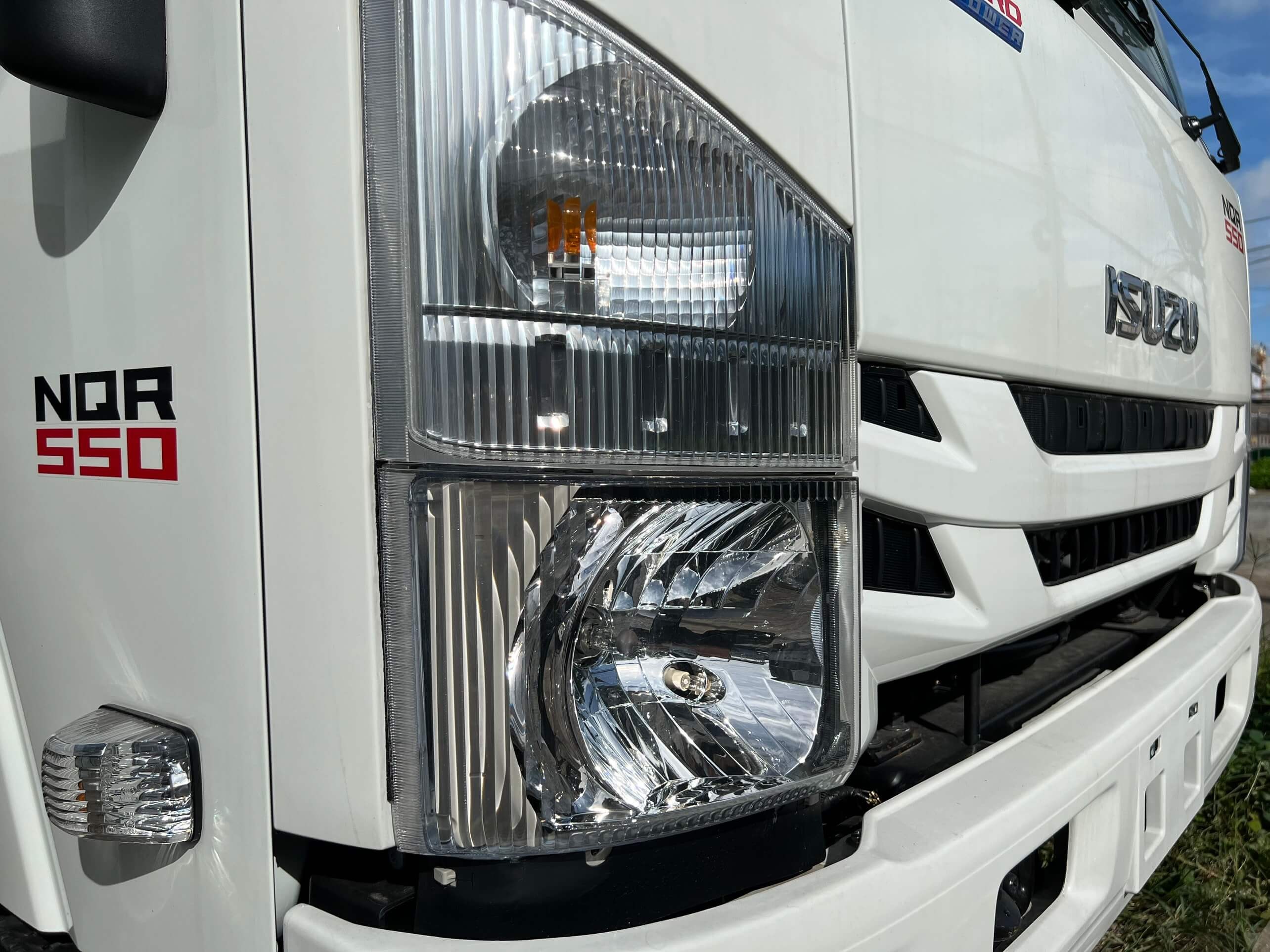 Cụm đèn pha Halogen xe tải Isuzu NQR 550