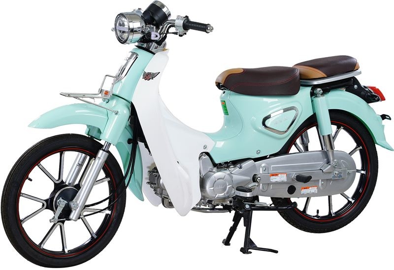 Xe Cub 50cc chở hàng hóa trên đường quê