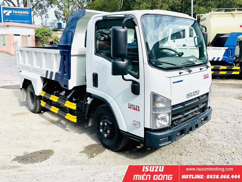 Achteruitkijkspiegel van de Isuzu QKR 230 kipper