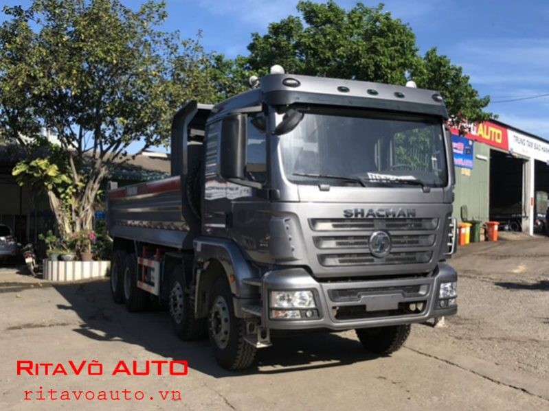Xe tải Shacman mạnh mẽ trên đường trường, minh chứng cho chất lượng vượt trội