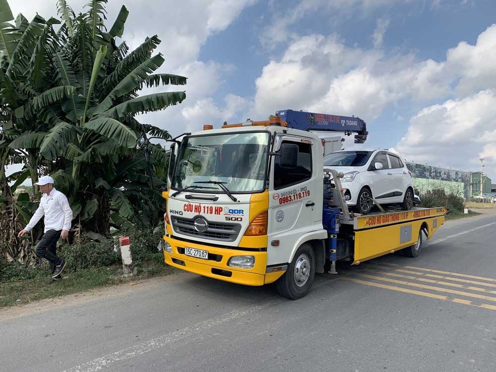 Hình nền xe cần cẩu đang cứu hộ