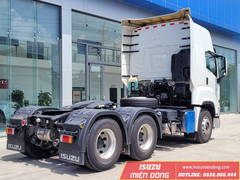 Nội thất xe tải đầu kéo Isuzu