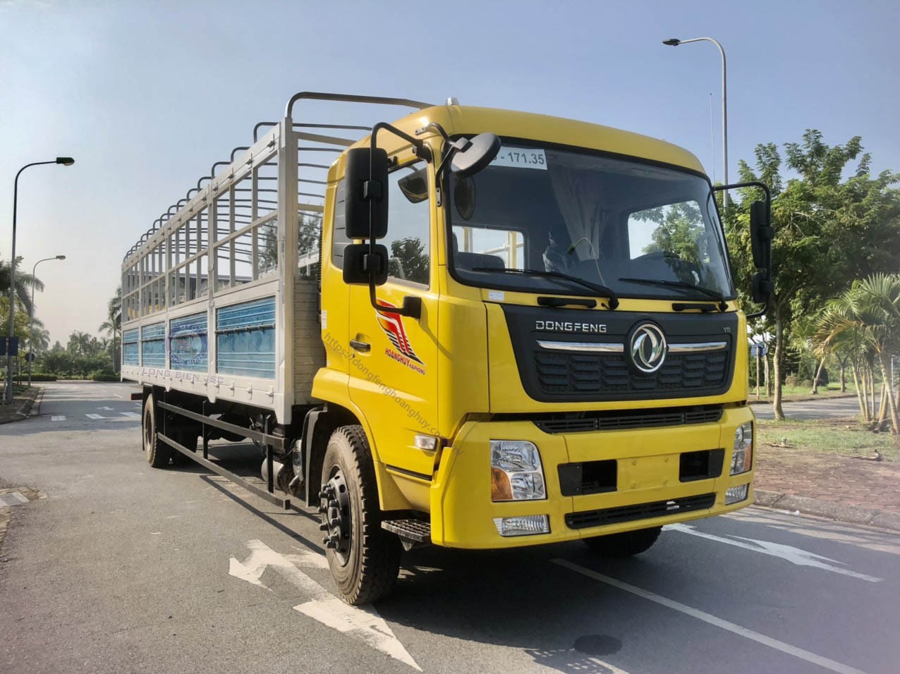 Camion Dongfeng Hoàng Huy B180 importato completamente assemblato